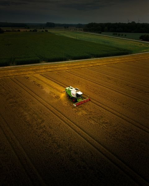 Smart farming and digital agriculture solutions for global supply chains.